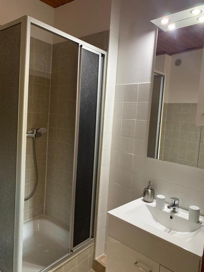 Hotelzimmer Im Alten Reihenhaus Auf Der Stadtmauer Bacharach Bagian luar foto